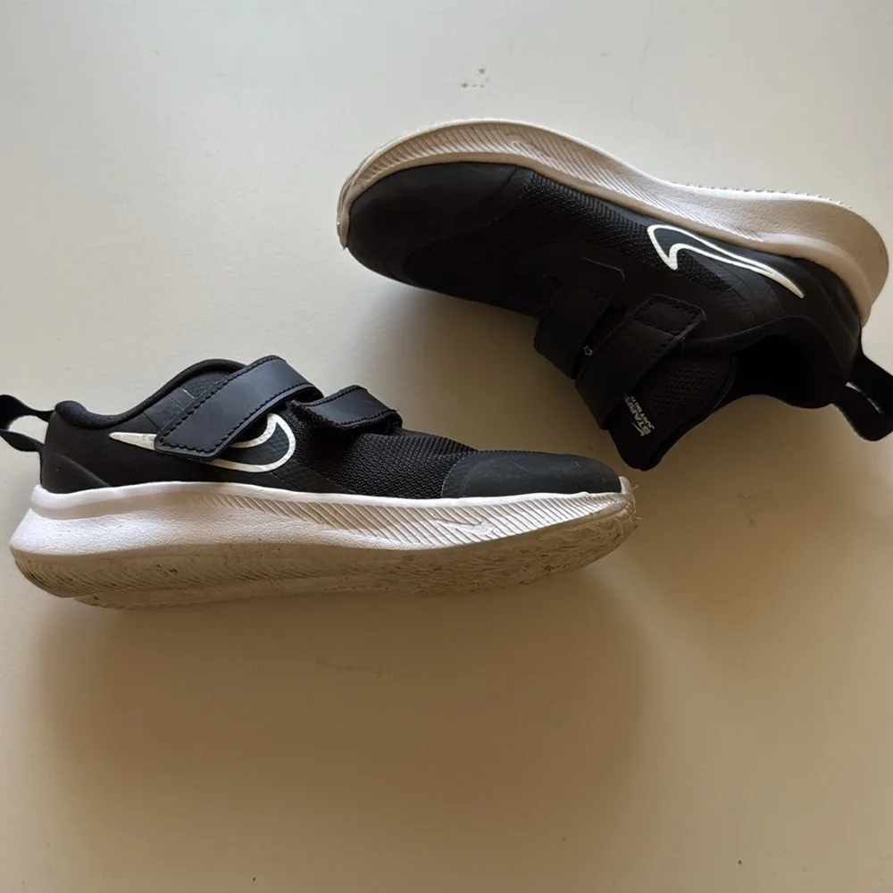 Nike Starrunner 3  unisex sneakers size 10C - Picture 2 of 6